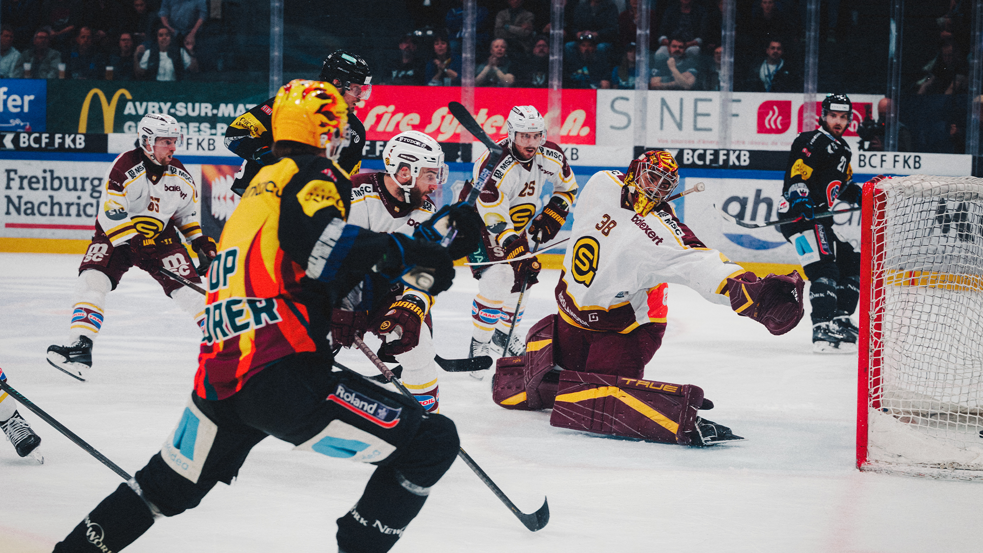 Playoffs 1/2; Gottéron remporte l'acte 3