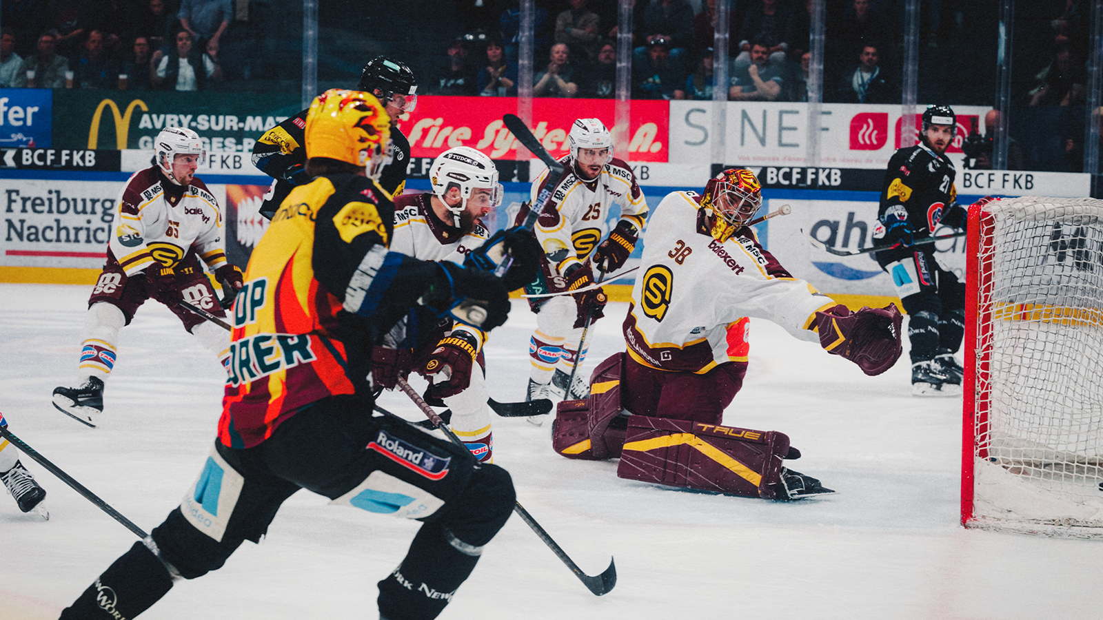 Playoffs 1/2; Gottéron remporte l'acte 3