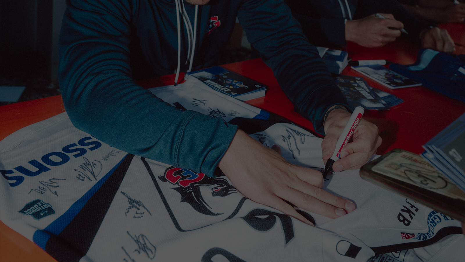 Séance de dédicaces à la BCF